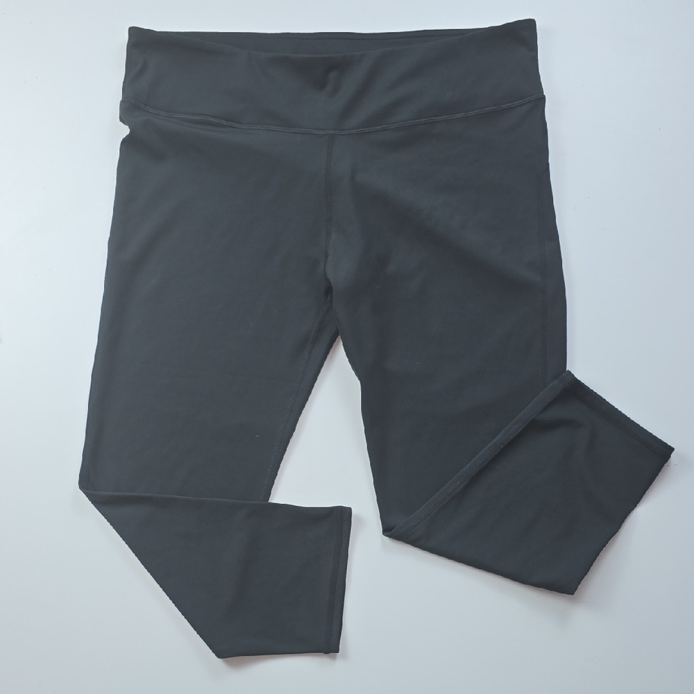 Fabletics - Women's Black Capri Leggings Size X-Large